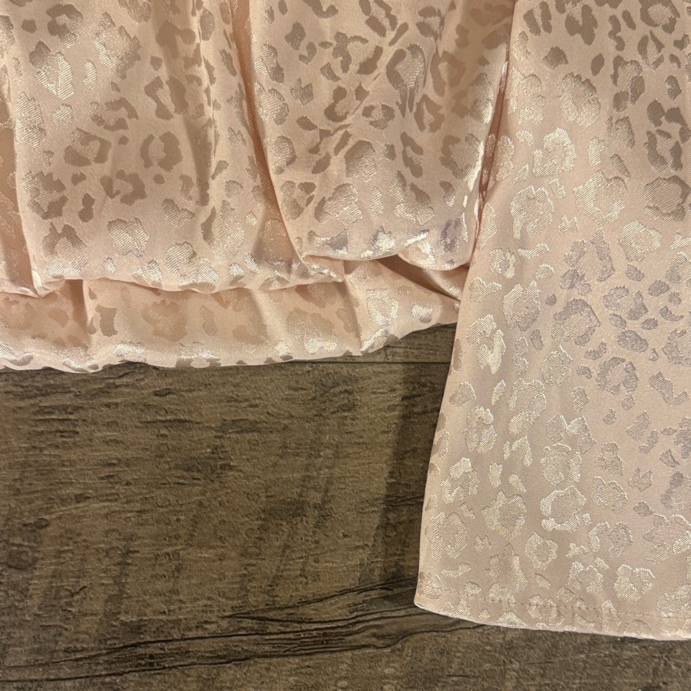Sincerely Jules Blush Leopard Print Blouse - Size L - Picture 3 of 11